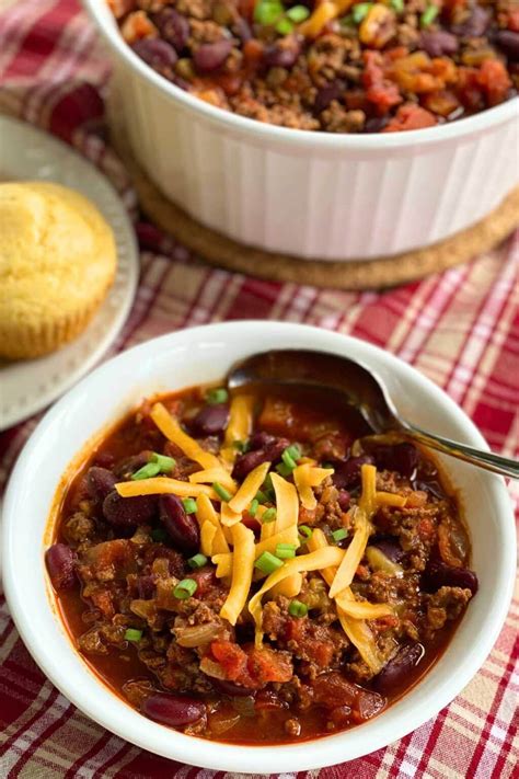Easy Southern Chili Recipe with Beef and Beans - The Dinner-Mom
