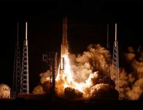 First US lunar lander since 1972 launched