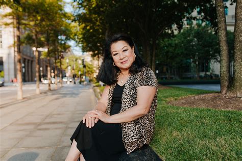 Lead by Example 的图像结果