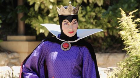 Meet The Evil Queen • Disneyland Paris