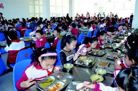 济南15处中央厨房为学生提供午间配餐-新华网山东频道