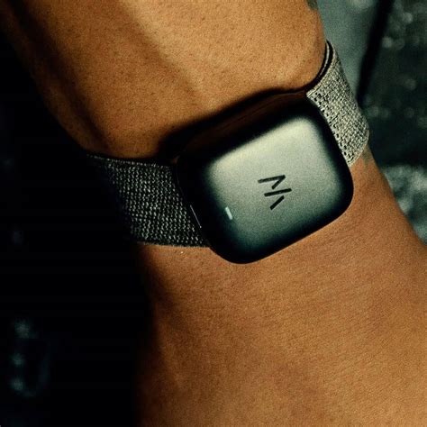 WHOOP Pack 4.0, Portable, Continuous Data Tracking, Waterproof and Dustproof, Easy Charging ...