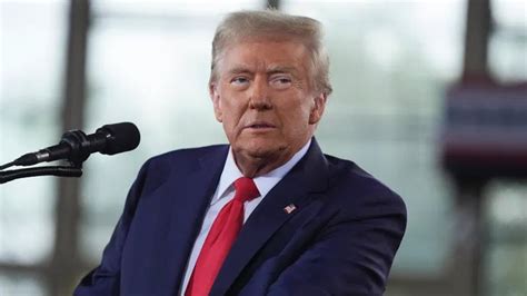 White House Reshapes Press Pool, Takes Control Over Trump Coverage ...