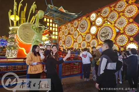 广旅·南宁之夜：传统与时尚碰撞 夜游消费新体验_腾讯新闻