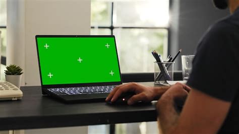 MacBook Green Screen Computer 的图像结果