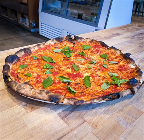 I made an 18 inch Pizza. - Dining and Cooking