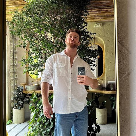 Jonah Almanzar | Meddling around in Medellín | Instagram