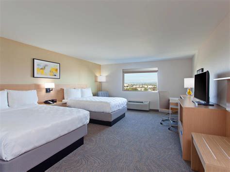 LAX Hotels near SoFi Stadium | Holiday Inn Los Angeles LAX Airport