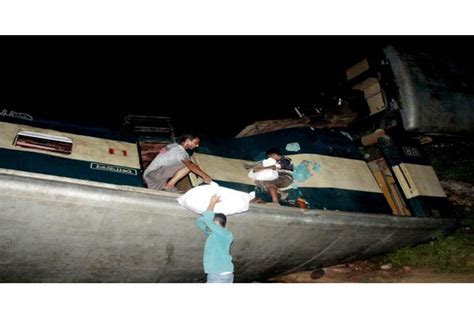15 killed after 2 trains collide in Bangladesh
