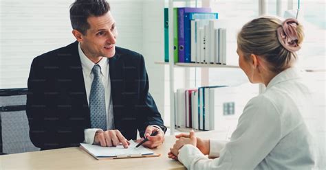 Interviewer Interviewee 的图像结果