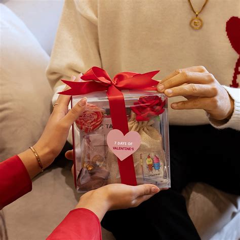 Unique love gifts – 7 Days of Valentine’s Mini Hamper – Confetti Gifts