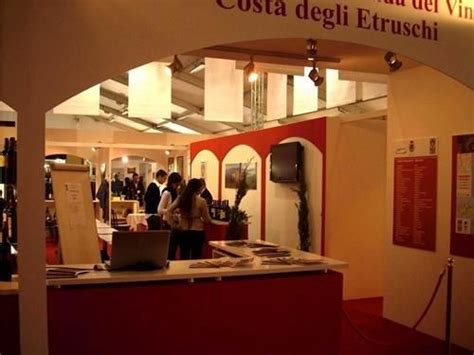 Visual: Opiniões de clientes, Stands, e Serviços