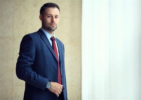 Handsome Businessman 的图像结果