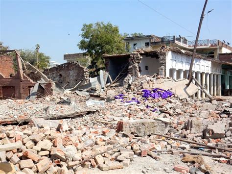 West Bengal gives Rs 2 lakh each to families of labourers killed in UP ...