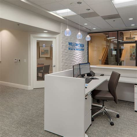 Modern Office Building 的图像结果