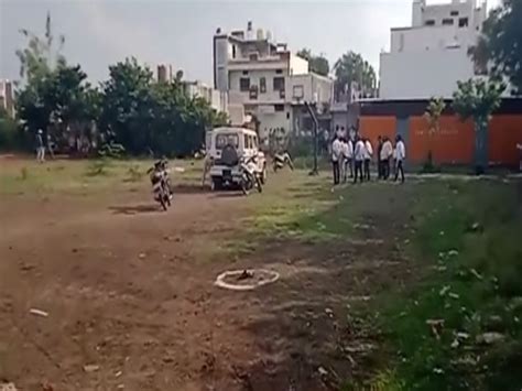 परभणीत गोळीबार! पूर्णा कॉलेज कॅम्पसमध्ये प्रेम प्रकरणातून तरुणाची हत्या ...