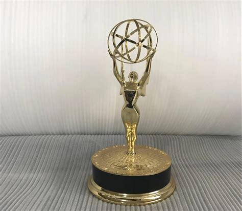 DHgate.com:39cm Emmy Award Statue, Metal Oscar Trophy for Film Awards ...