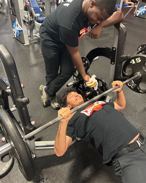 Crunch Fitness Elk Grove | Burgers after the gym 🙅‍♂️🚫 Burgers during ...