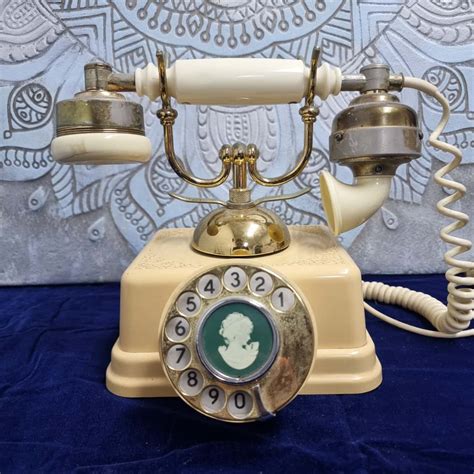 Antique Phone 的图像结果