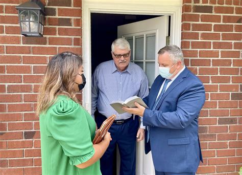 Jehovah’s Witnesses return to door knocking | Santa Rosa Press Gazette