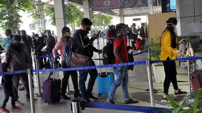 Long queues & chaos at Patna airport annoy flyers | Patna News - Times ...