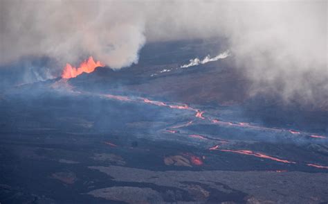 Sister goddesses Poli’ahu and Pele bring lava and snow on same day to Big Island summits : Kauai Now