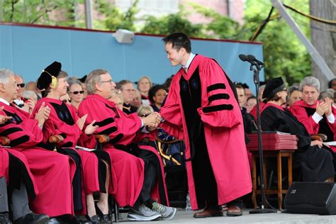 第一个走上哈佛毕业演讲台的中国人，出书讲中国乡村_凤凰网