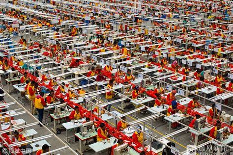 中国工厂在非洲 员工月收入达7000_凤凰网