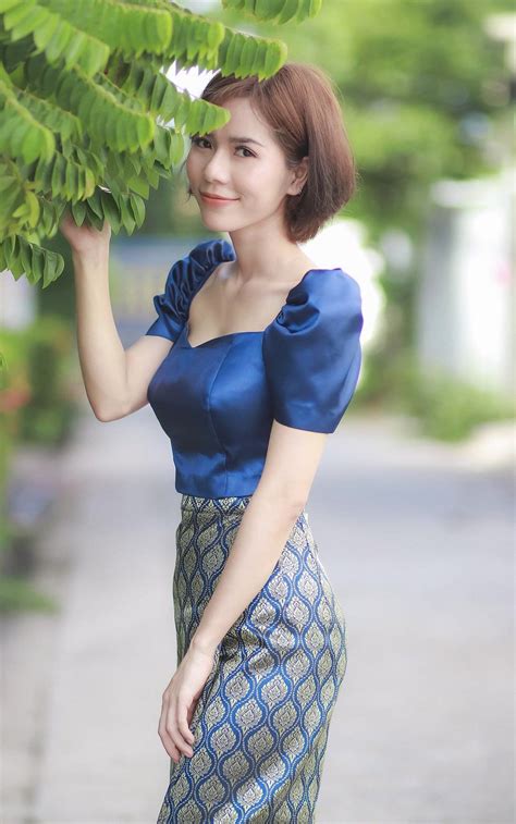 Pin on แบบ | Myanmar dress design, Women dresses classy, Traditional ...