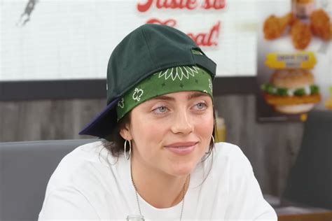 Billie Eilish concede la entrevista “más coqueta” a Amelia Dimoldenberg ...