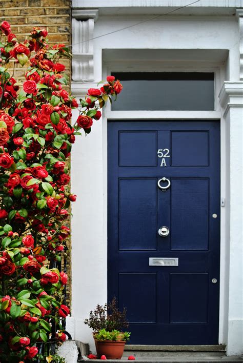 13 Stylish Front Door Colors For a Brown House (With Photos)