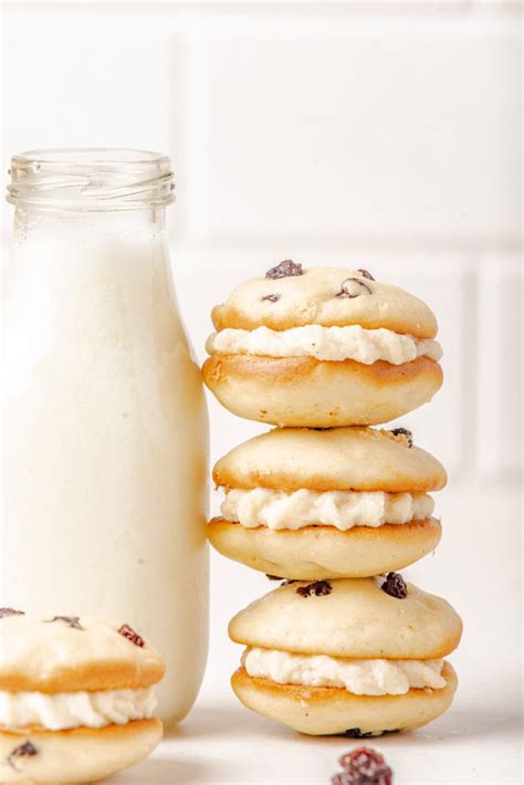 Little Debbie Raisin Creme Pies (Easy Copycat Cream Pie Recipe ...