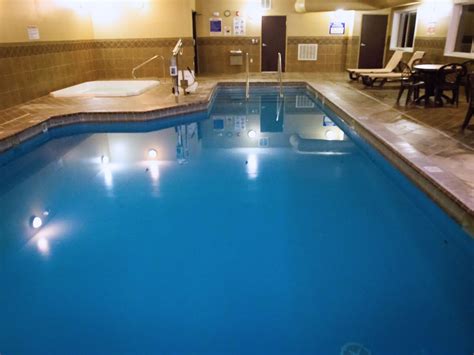 Affordable Hotel in Devils Lake, ND | Holiday Inn Express Devils Lake
