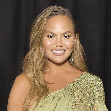 Chrissy Teigen Bio, Age, Spouse, children