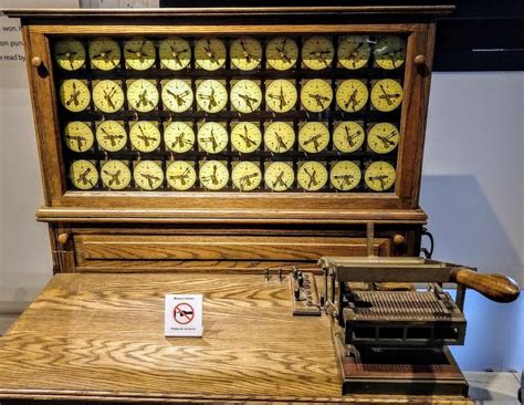 Computer Punch Card Machine 的图像结果