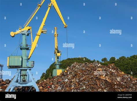 Scrap Loading Truck 的图像结果