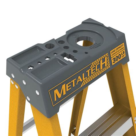 10′ Fiberglass Step Ladder 300 LB - Metaltech