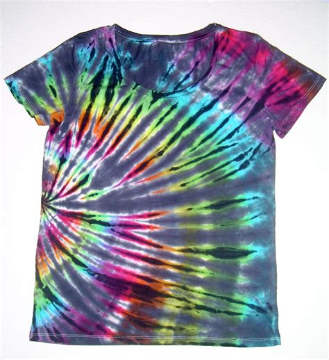 How To Tie Dye A Shirt In A Spiral at Emma Pitt blog