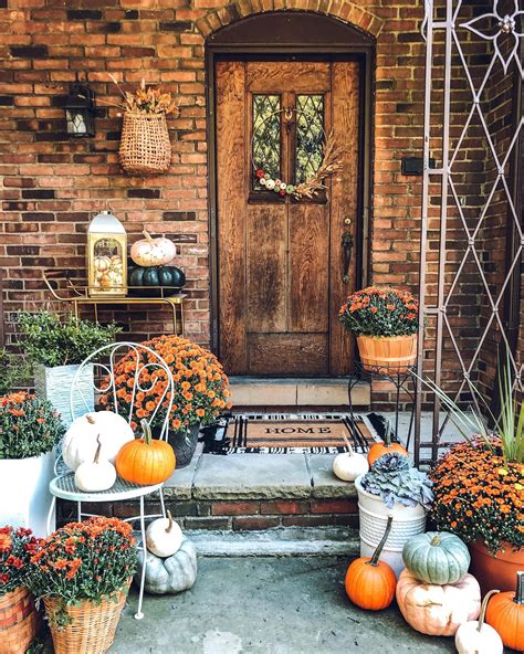 22+ Creative Fall Front Porch Decor Ideas (2024 Trends) - DrExplains
