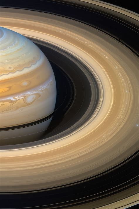 Saturn's Rings in HD - Saturn's Rings: A Prism of Ice | Weltraum und ...