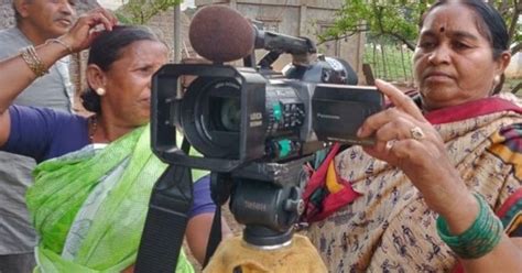 मिलिए दलित महिला रिपोर्टर्स से, ये कैमरे से बदल रही हैं किसानों की ...