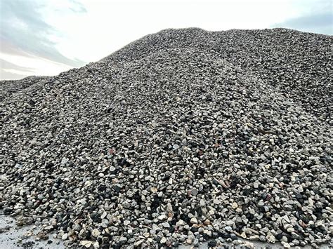 Béton concassés 40/80 - ACR ENVIRONNEMENT - Vente de terre végétale, granulats décoratifs ...