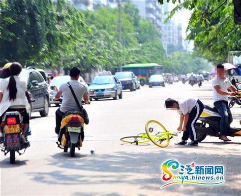 三亚学生青睐骑电动车上学隐患多 学校禁止家长鼓励_海南频道_凤凰网