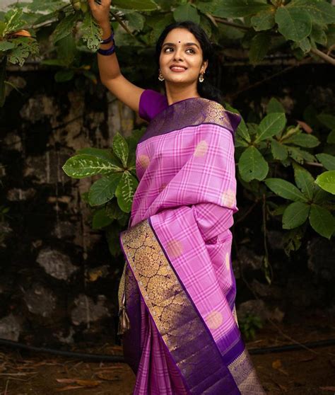 Buy Lavender Handwoven Kanjivaram Silk Saree T318045