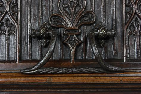 15/16th Century Spanish Walnut Casket, Circa 1500 For Sale at 1stDibs