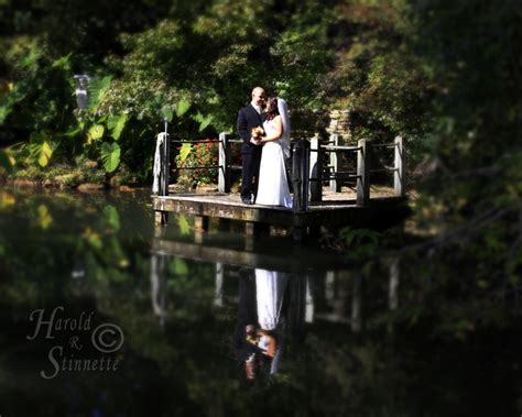 Child Bride Pond Scene 的图像结果