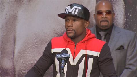 Mayweather gloves up for inspection | Sky Sports