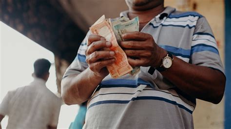 MobiKwik unveils financial wellness tool Lens; Check your worth ...