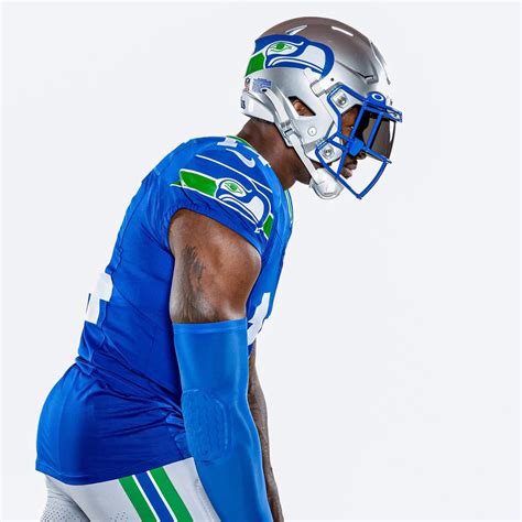 Pro Football Journal: Seahawks Show Their Throwback Uniforms