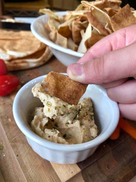 Crunchy Baked Pita Chips (without oil) - Very Veganish